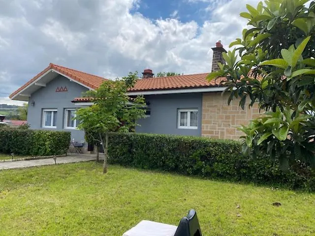 Nik En Casa Con Parking Y Jardin アパート